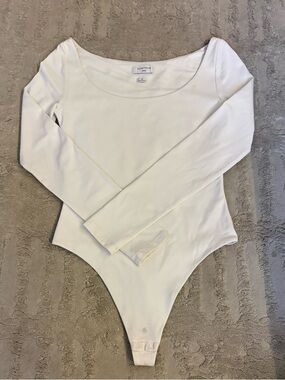 Aritzia Contour Scoop Neck Bodysuit in White